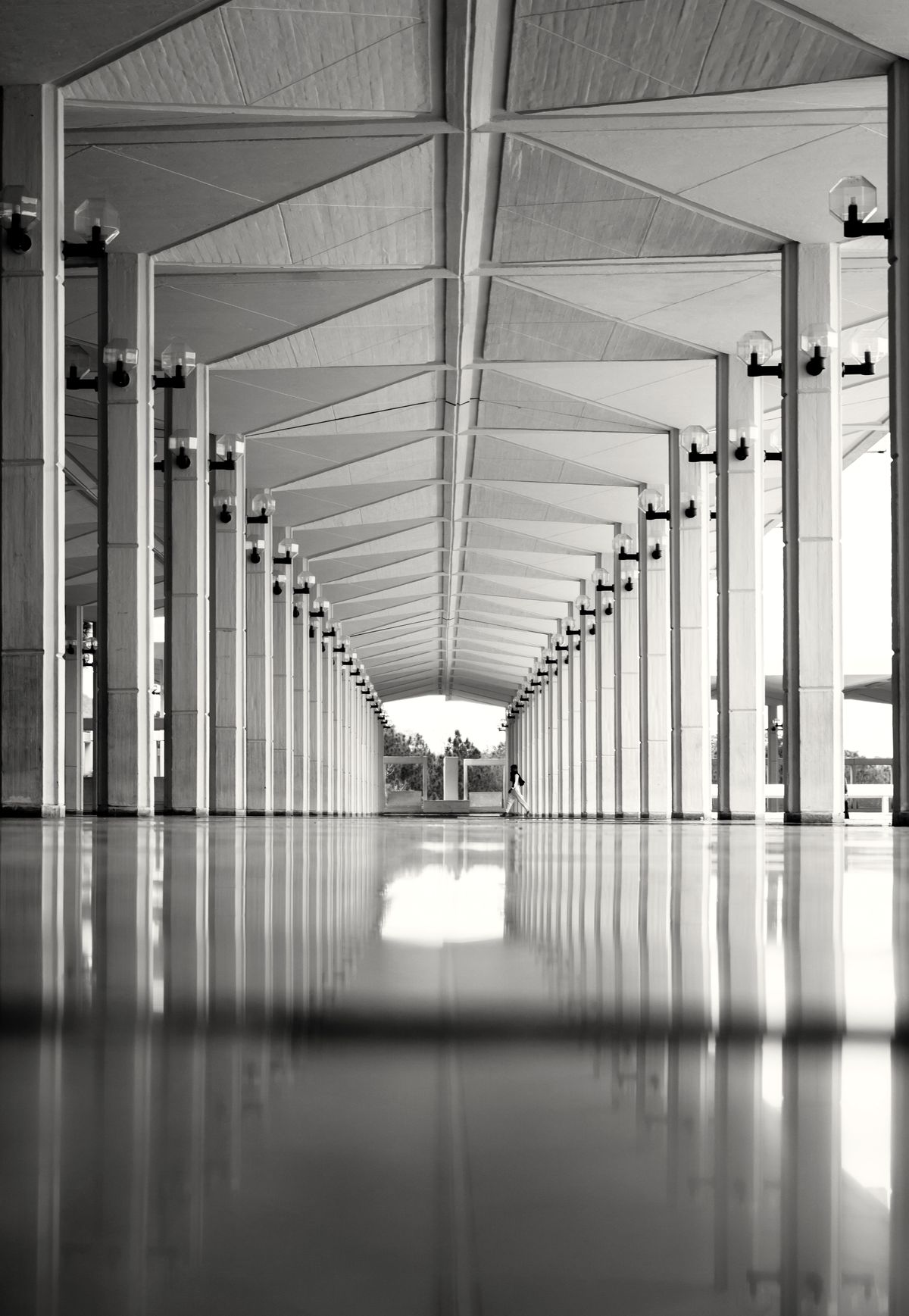 The colonnade of Faisal Mosque, Islamabad